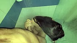 cogiendo con mi cuñada de culo grande mientras se baña