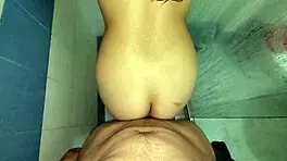 cogiendo con mi cuñada de culo grande mientras se baña