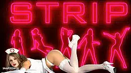 性感护士在医院表演脱衣秀，撕掉衣服