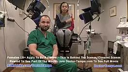 医生Tampa支配年轻病人Kalani Luana用激烈鸡巴动作