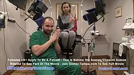 医生Tampa支配年轻病人Kalani Luana用激烈鸡巴动作