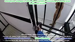 医生Tampa支配年轻病人Kalani Luana用激烈鸡巴动作