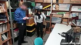 艾拉·诺克斯超辣大奶毛穴