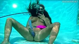 I use purple dildo underwater, it's so fun!