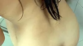 me ducho con mi hermanastra y me la follo duro parte 1