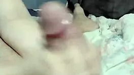 Novinha gives blowjob and masturbates with finger 😍