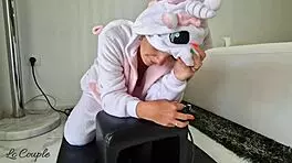 Unicorn milf rides sybian sexmachine to near blackout! Wow!