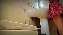 偷拍公共毛逼撒尿隐藏摄像头