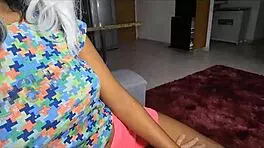 taboo convenciendo a la hermanastra de 18 años follando en el sofá hot follando