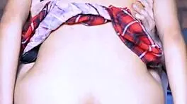 娇小岳母在出轨游戏中诱惑。