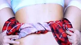 娇小岳母在出轨游戏中诱惑。