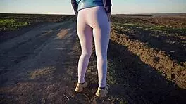 Worship that tight ass in leggings outdoors!