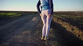 Worship that tight ass in leggings outdoors!