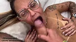 a loirinha safada fodendo com dois amigos no motel acabou toda gozada