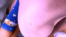 La Hijastrastra Era Tan Estrecha Que Él Tenía Que Acariciarla Y Besarla Durante Varios Minutos Antes De Poder Introducir Su Miembro