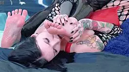 lesbian feet worship toe sucking hot mommy