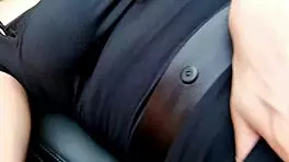 Housewife pays Uber driver with blowjob in car