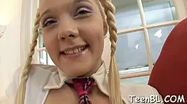 Watching chick's muff play drives man wild with hunger