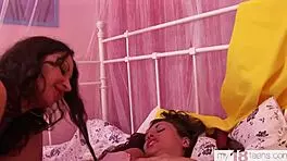 Two Babes Licking And Masturbating Pussy