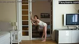 Flexible redhead ballerina lukoshkina performs naked