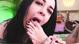 love her feet and pussy, wanna worship them now?