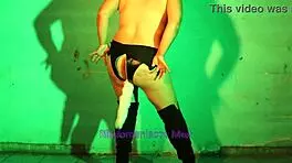 i invited a single to ride and suck my dick