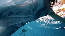 Andrejka SHOWCASES stunning UNDERWATER moves in BIKINI at BEACH pool