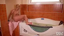 i'm doin' sensual masturbation solo with endless toy orgasms - cherry kiss