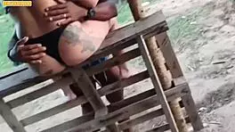 Trio na beira do rio fudendo gostoso e no final gozei na bucetas das duas