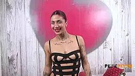 valeria del rio needs feet worship session from old dude with blowjob