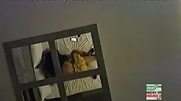 吸完鸡巴后，她渴望那弯曲鸡巴羞辱