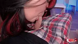 hermanastra muestra cómo mi novia debería chupar