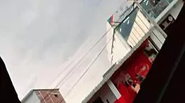 madrastra jovencita cachonda le da mamada de verga a su hijastro en un autobús en público sexo real casero amateur de madrastra e hijastro