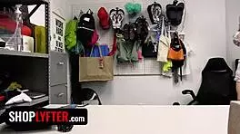 商场保安对不安小偷妹深腔体搜