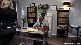 黑人大屌老板肛交熟女员工和18岁少女