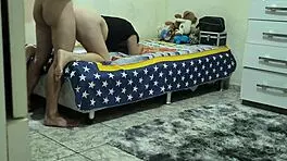 descobri que meu padrasto fodia minha meia-irmã com suas tetas grandes e bunda gorda