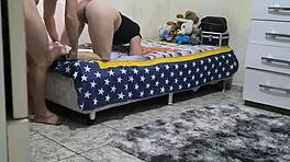 descobri que meu padrasto fodia minha meia-irmã com suas tetas grandes e bunda gorda