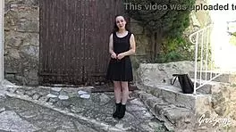 Amandine craves tasting women in outdoor threesome