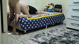 descobri que meu padrasto fodia minha meia-irmã com suas tetas grandes e bunda gorda