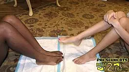 Aria Nicole and Giggles Suck Each Other's Feet as Foot Friends