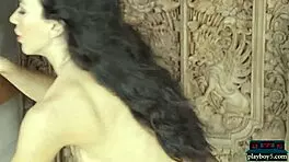 紧致澳大利亚熟女模特Emy Richardson脱光？