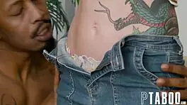 近距离凡妮莎维加和伊赛亚马克斯韦尔硬核激战