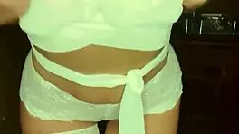 chica caliente graba deseando verga silenciosamente