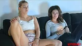 棕发大奶美女在Lulacum69网络聊天狂野自慰