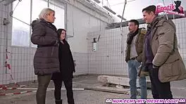 deutscher öffentlicher vierer turns wild with swingers at lostplace. holy crap, that’s hot! 🔥