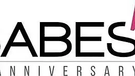 niki lee is on a winter getaway, looking so hot in the snow 😍