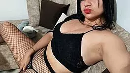 饥渴印度美女Kaithsaumeth用大屁股挑逗 🍑