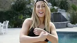 I feel so erotic getting hand and oral stimulation outdoors.