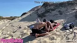 Tava na praia relaxando quando o dluquinha apareceu e me fudeu gostoso