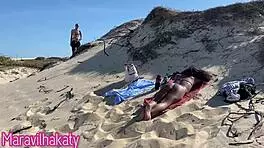 Tava na praia relaxando quando o dluquinha apareceu e me fudeu gostoso